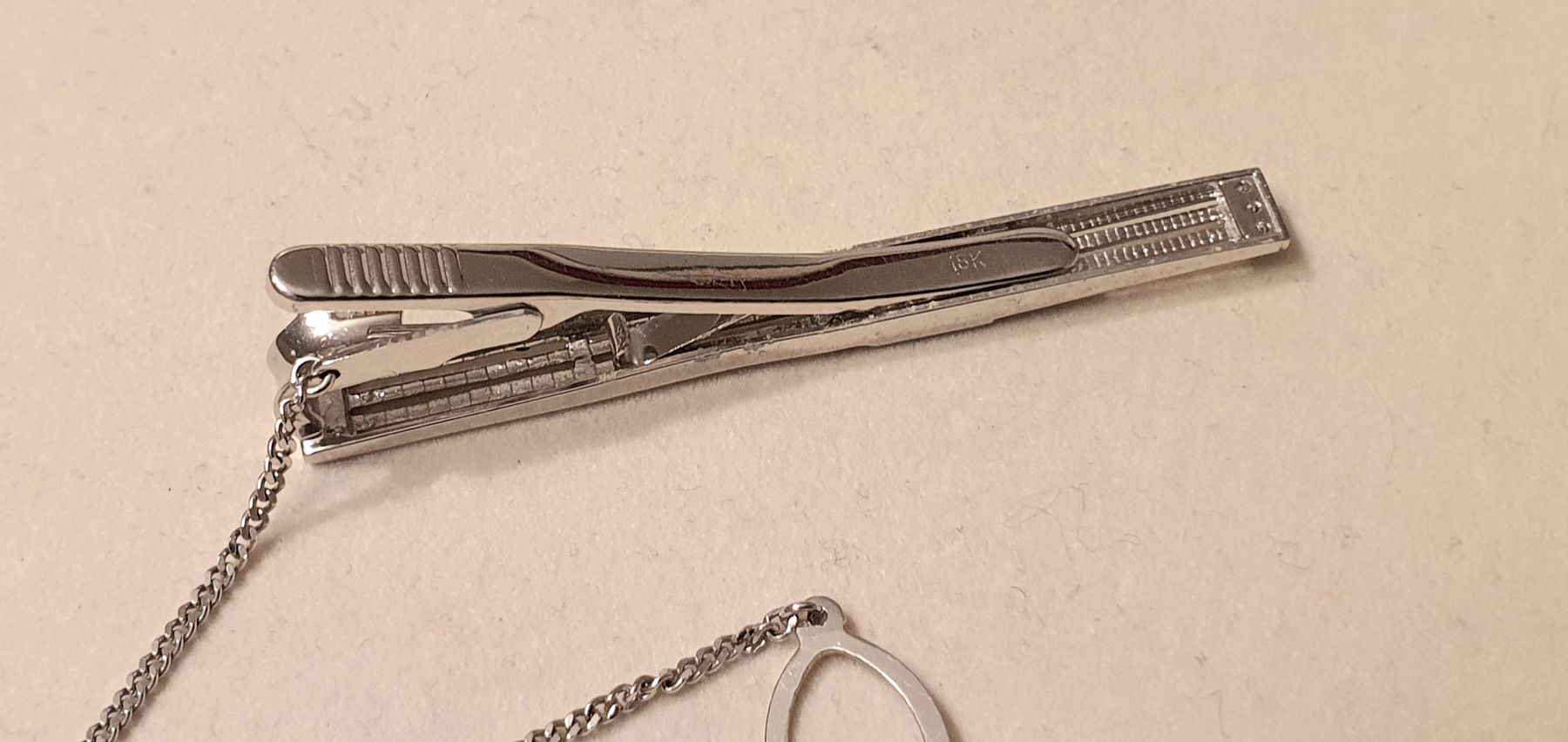 Sonstiger Schmuck: Golden Krawattenklammer mit Diamanten – Neu und originalverpackt aus Zürich von edu_kvc6 7