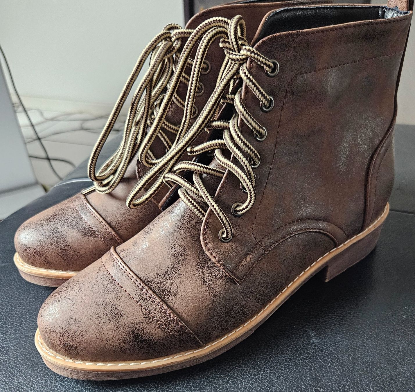 Herrenschuhe: Neue Retro Schnürstiefel – Neu und originalverpackt aus Liebefeld von Straycats 2
