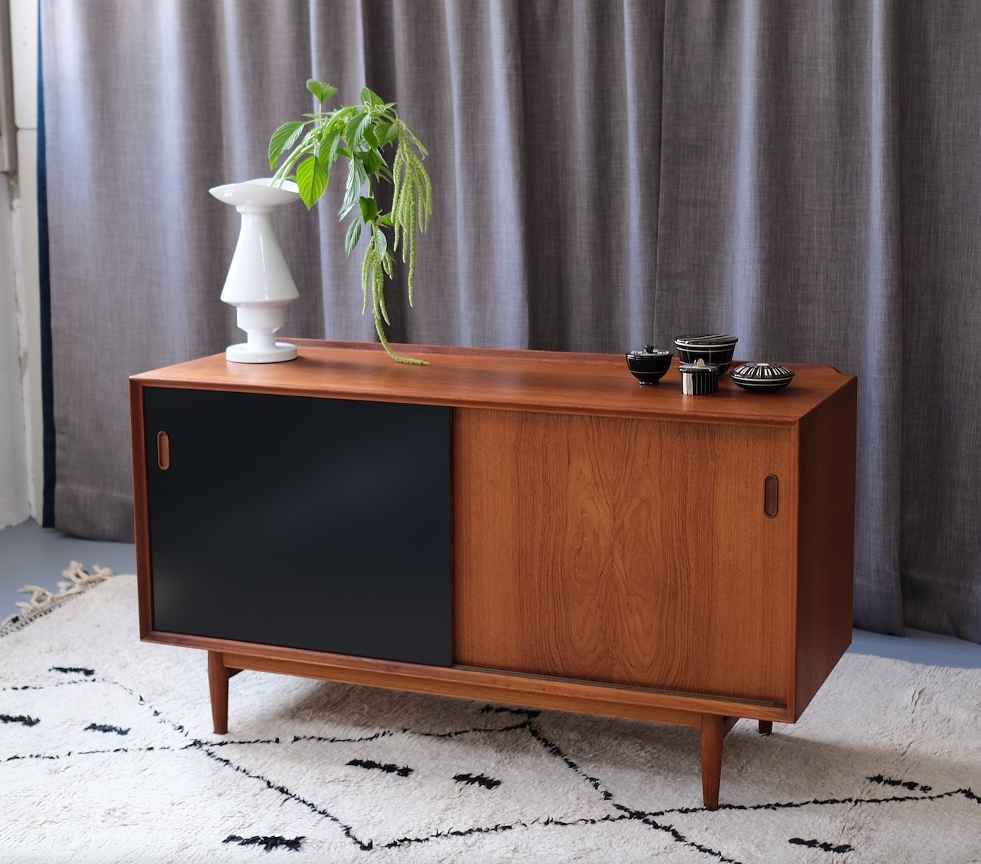 Credenze: Arne Vodder Modell OS11 Sideboard / Sibast, Denmark – Usato da Bern venduto da Zmodern_VIN 4