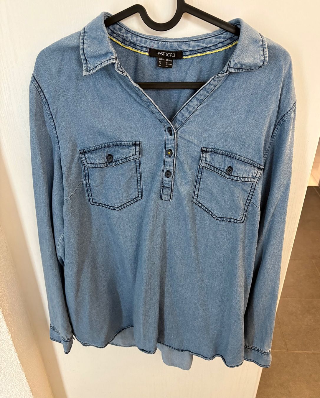 Chemisiers: Bluse Grösse 44 – D'occasion à Wangen ZH par pink28