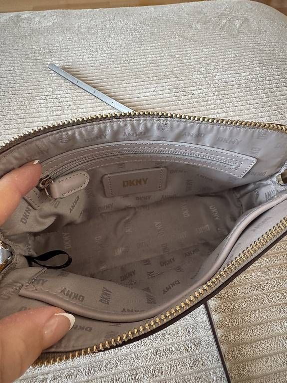 Borse da donna: DKNY Bryant Dome Umhüngetasche – Usato da Uster venduto da cynale 4