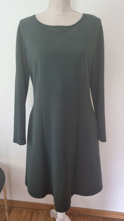 Avis : robe de soirée plissée Vera Mont Red Rose 44