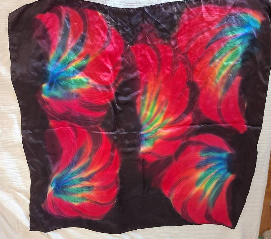 Foulards & écharpes: Seidentuch  Schwarz / Rot mit Regenbogen-Print – D'occasion à Affoltern am Albis par Feather 1