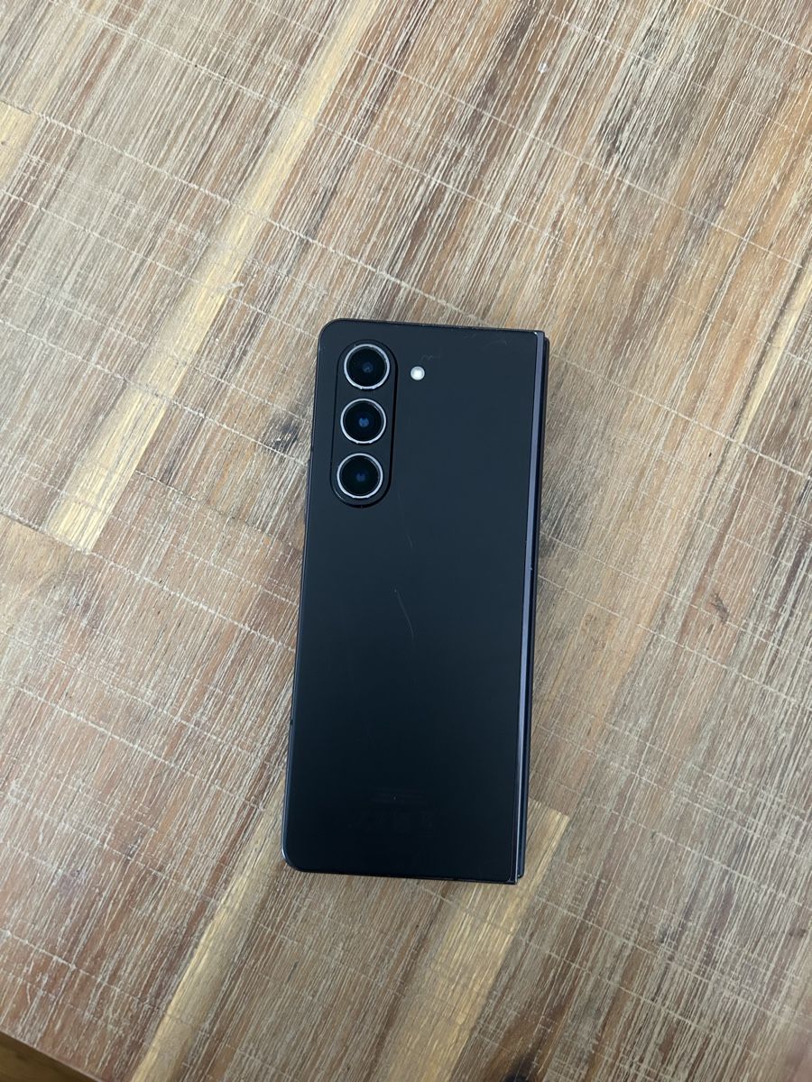 Samsung Telefoni cellulari / Smartphones: Samsung Galaxy Z Fold 5  – Usato da Dietlikon venduto da Luka_Bilic