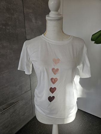 T-Shirt weiss Herz-Motiv Grösse S neuwertiger Zustand