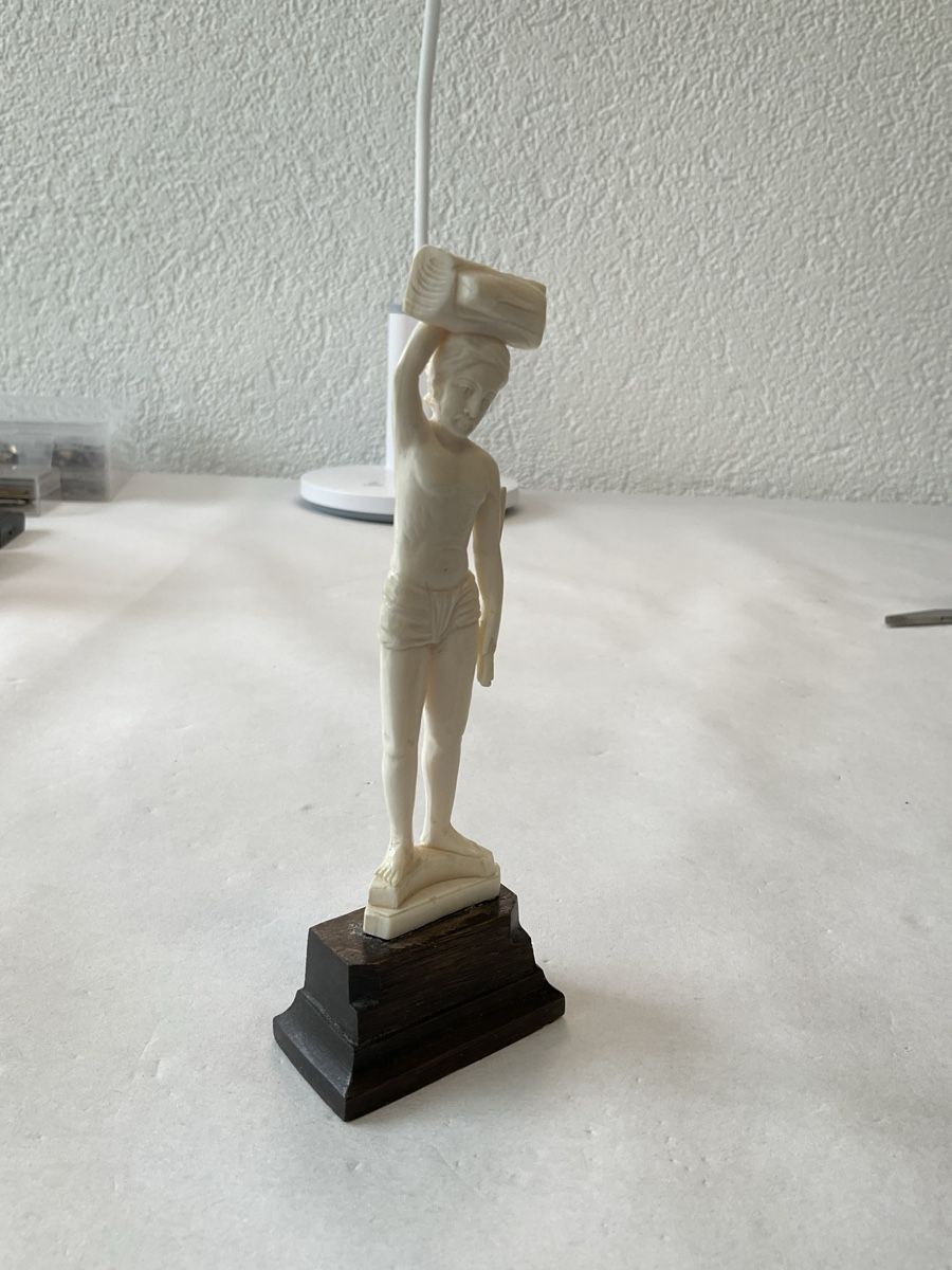 Figuren: Ancienne statuette sculpté  – Gebraucht aus Malleray von Robot12 6