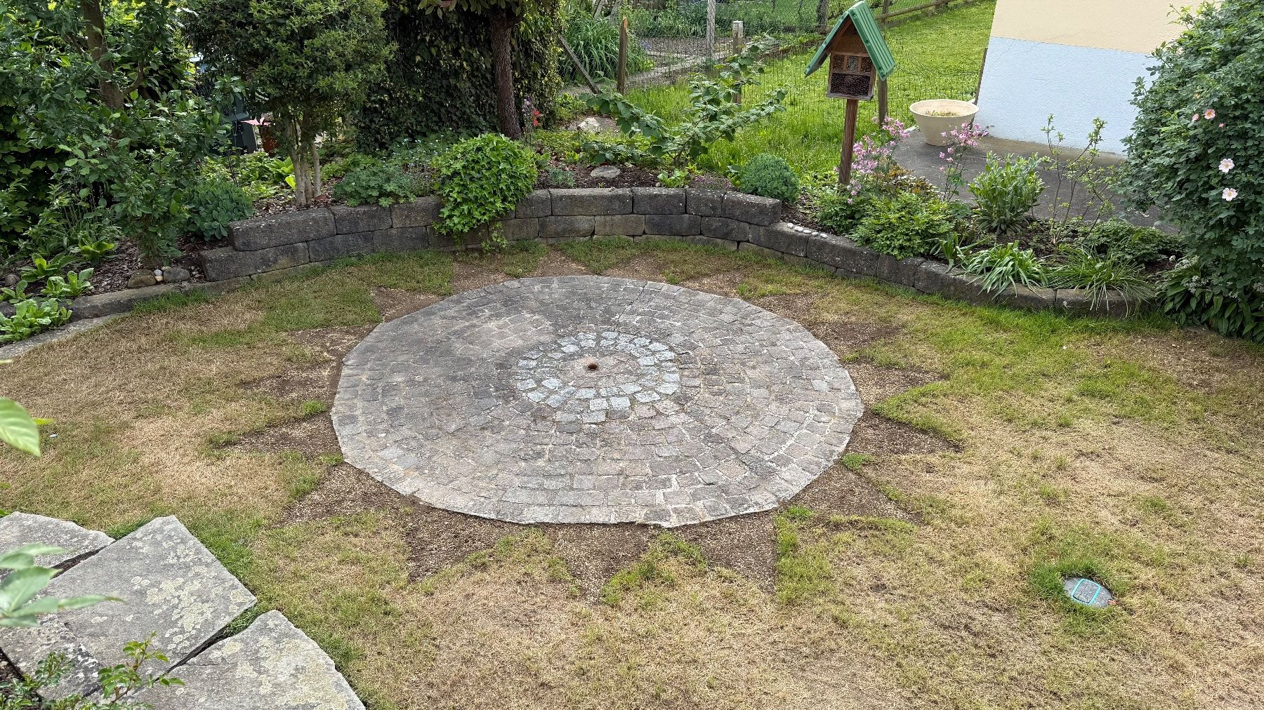 Rivestimenti per pavimenti: 16 dreieckige Gartenplatten – Usato da Schafisheim venduto da Bg4 1