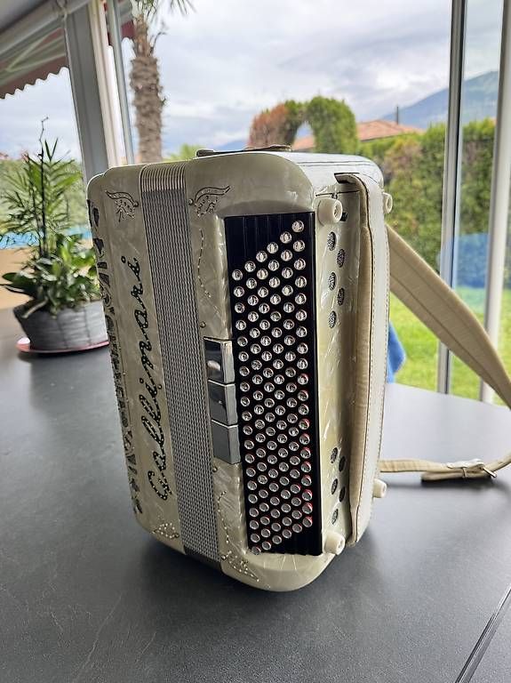 Musikinstrumente: Accordéon Gallinari système midi Musictech Q-select – Gebraucht aus Vétroz von wouwou 1
