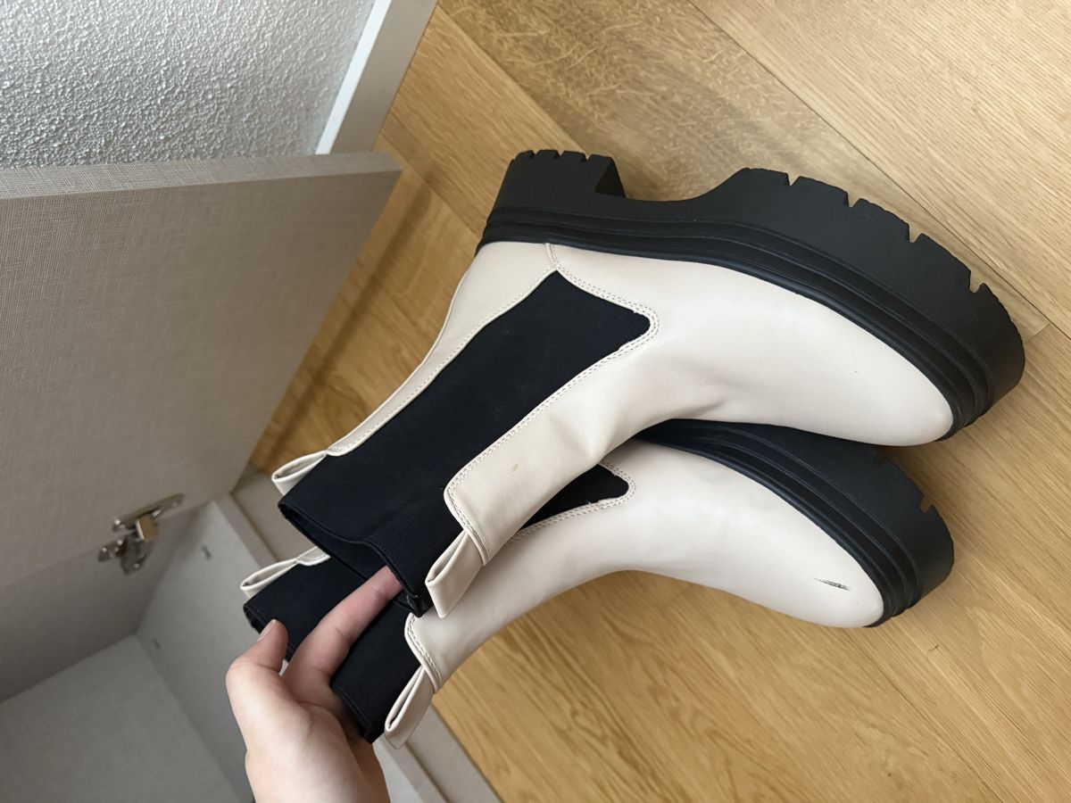Primark Scarpe da donna: Schwarz-creme Stiefel – Nuovo e nell'imballaggio originale da Döttingen venduto da SenKirman 2
