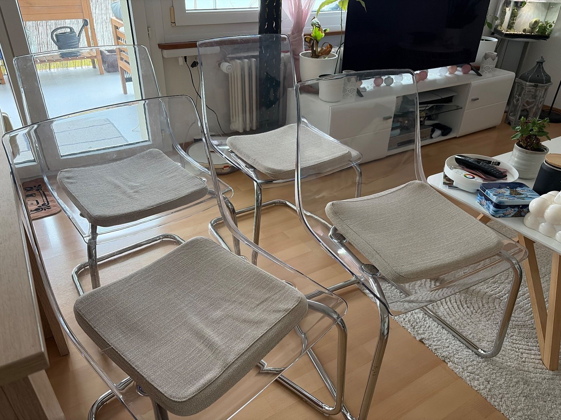 Ikea Stühle: Esszimmerstühle inkl. Kissen – Neu (gemäss Beschreibung) aus Lyss von DeaDiLuna