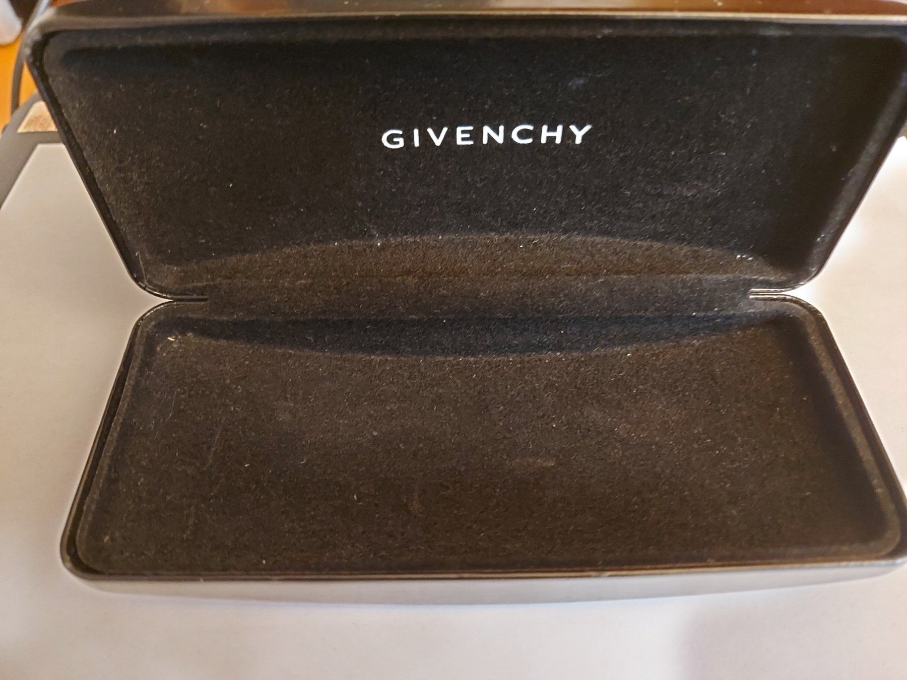 Autres vêtements & accessoires: Givenchy Brillen Etui – D'occasion à St. Gallen par kamel27 2