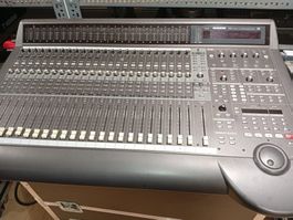 Mackie D8B Digital Mixer