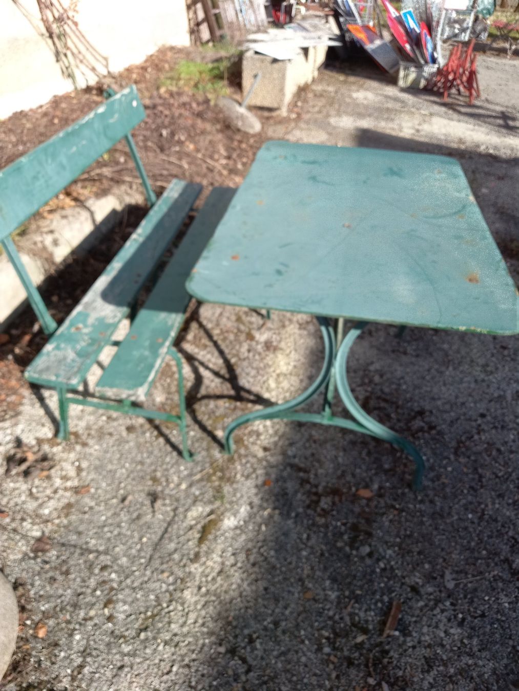 Set di tavolo e panche: Table et banc – Difettoso da Noiraigue venduto da pel_ny7d