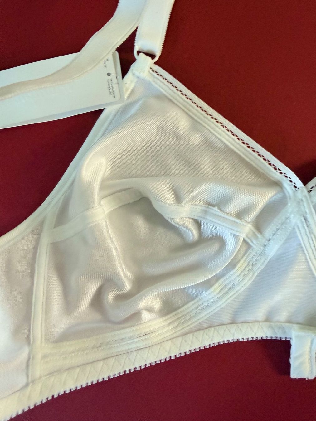 Triumph Sonstige Unterwäsche: TRIUMPH, Bügelloser BH ELASTIFORM, Grösse 90C, Farbe Weiss – Neu und originalverpackt aus Rudolfstetten von gst_g7xl 5