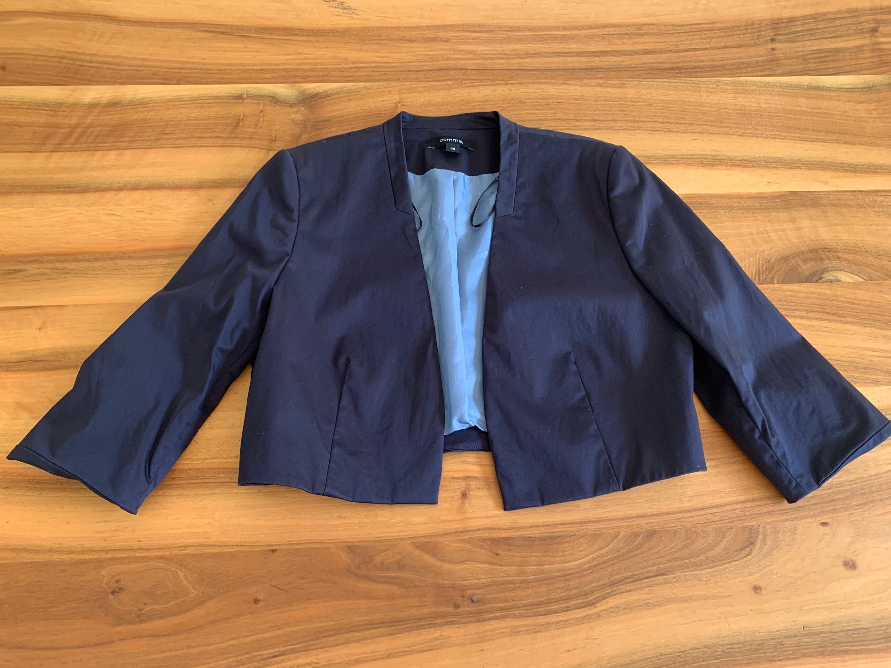 Comma Bolero: COMMA edler dunkelblauer Bolero Blazer Gr. 40 – Nuovo (secondo la descrizione) da Meiringen venduto da Sheyene