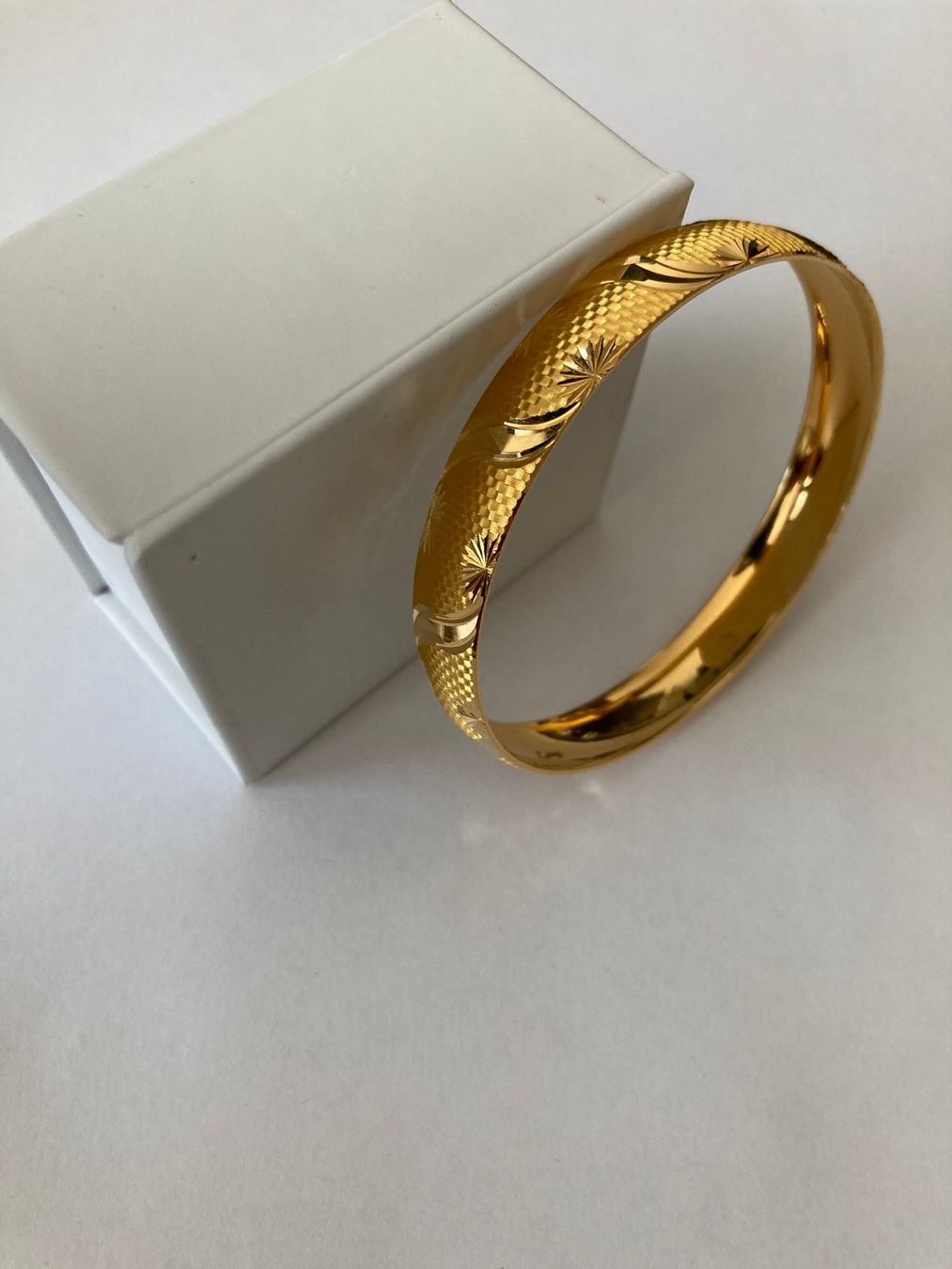 Armbänder & -reifen: Armreif - Bangle in Gold 916 – Neu (gemäss Beschreibung) aus Rotkreuz von Blackinman60