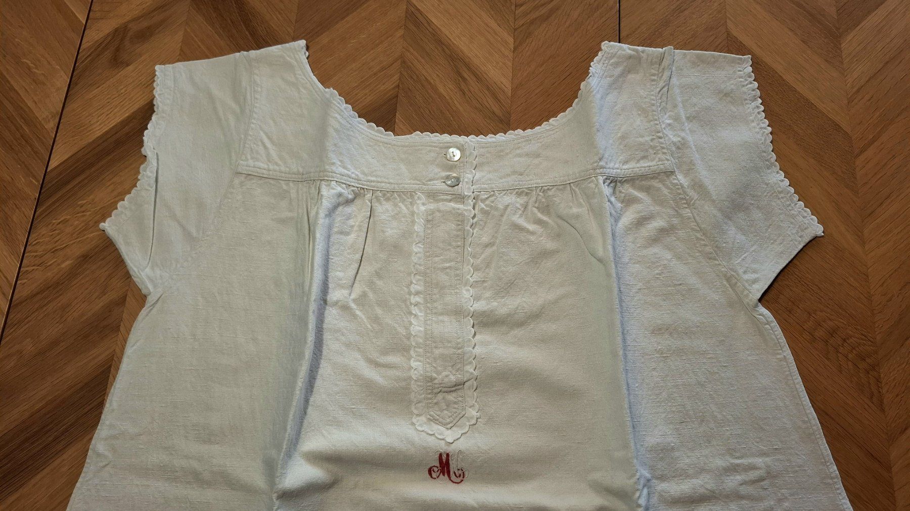 Blusen: ANTIKES LEINENHEMD MIT BORDÜRE, UM 1900 – Gebraucht aus Grüningen von Kartensammler 3