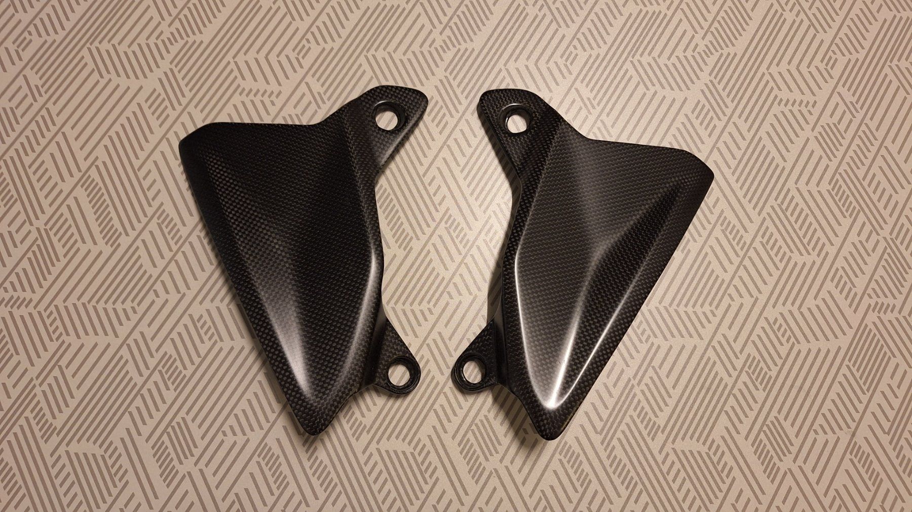Ducati Alle Motorradersatzteile: Déflecteurs latéraux en carbone pour Ducati Multistrada V4 – Gebraucht aus Prangins von Gaillardvin 1
