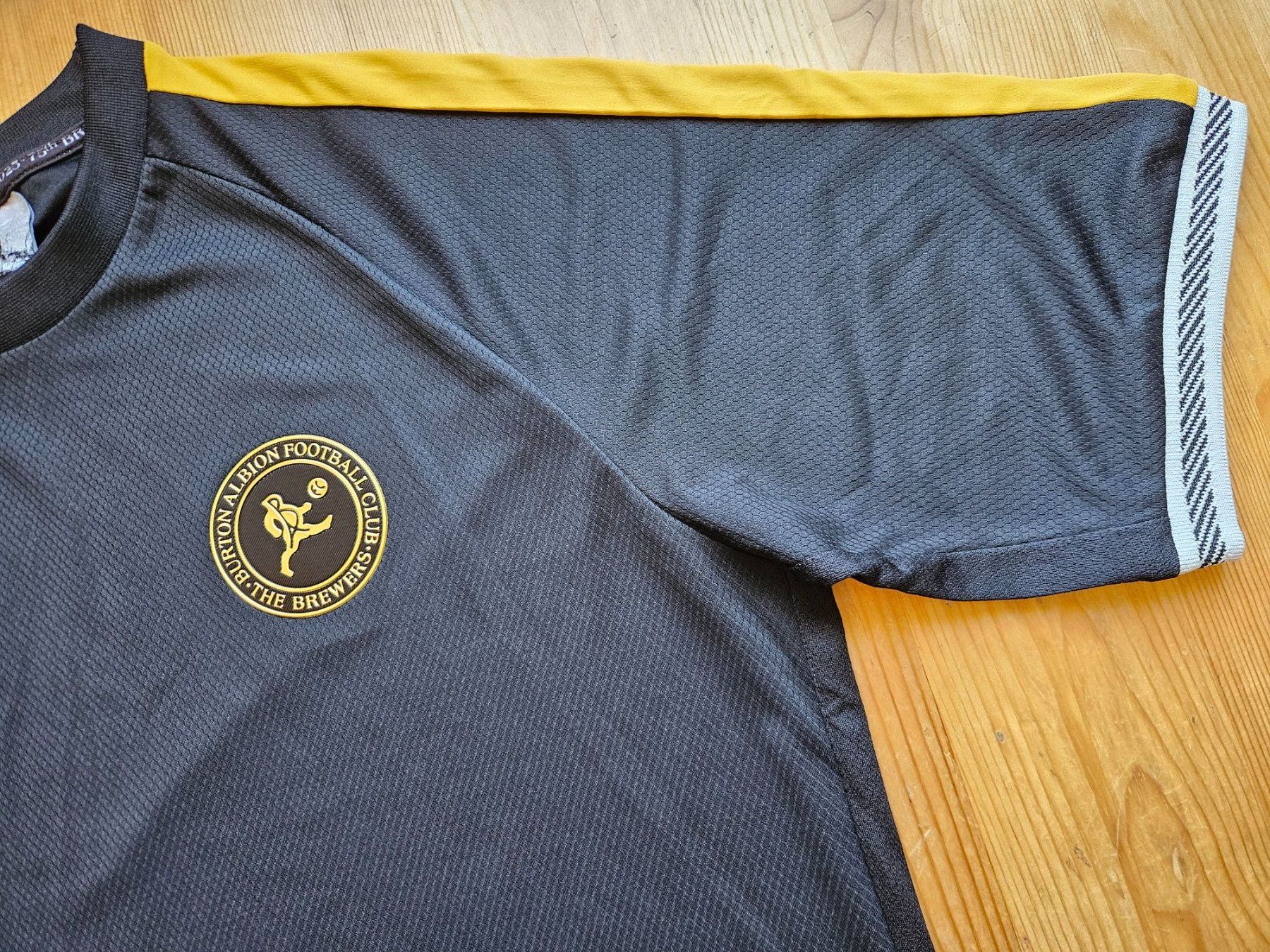 Maillots de corps & Pantalons: Burton Albion Trainingsshirt TAG Grösse XL Trikot – D'occasion à Hägglingen par United-Village-Trade 2