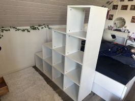 Treppengestell mit Kisten
