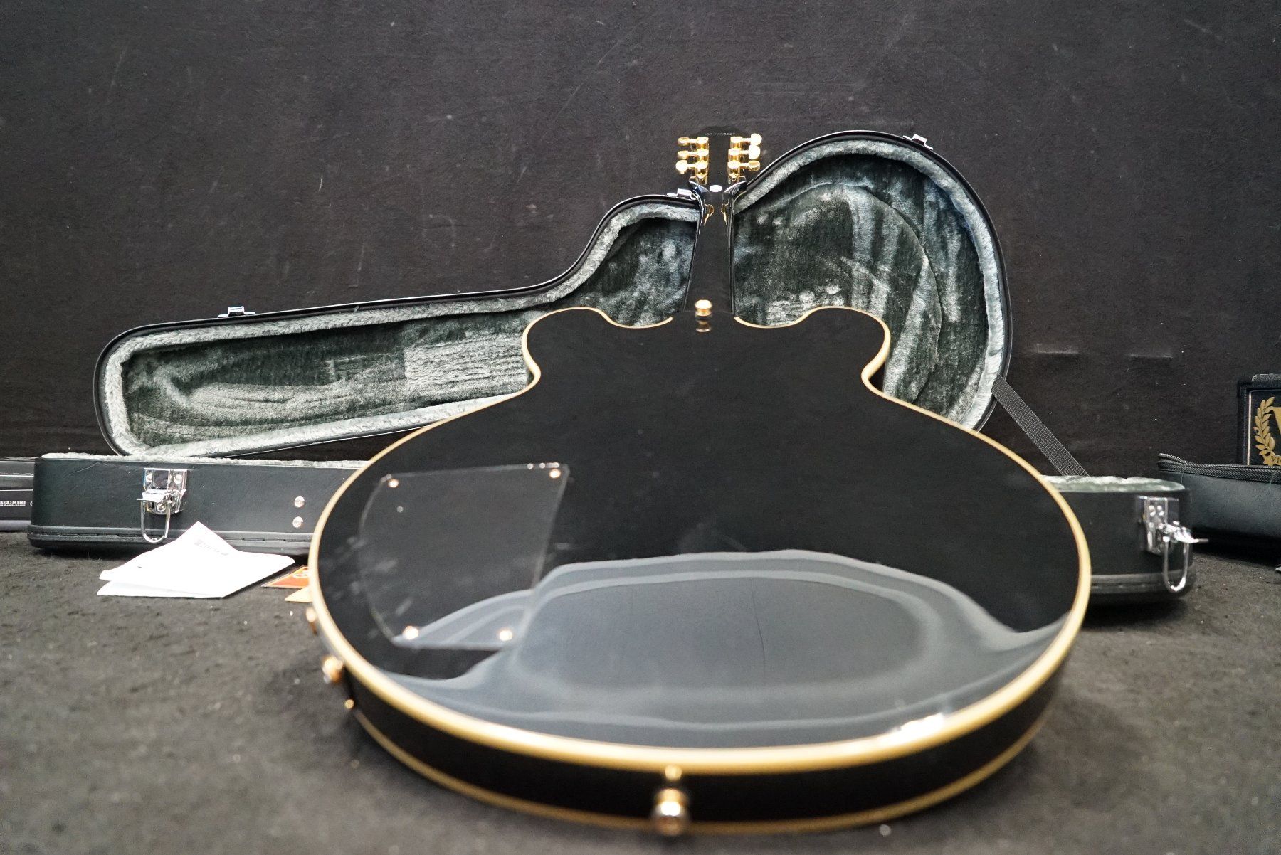 Epiphone Strumenti musicali: Epiphone B.B. King Lucille (ebony) mit Koffer – Usato da Ortschwaben venduto da Musictrade 7