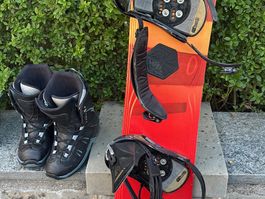 Snowboard mit Bindung und Schuhen schwarz gebraucht