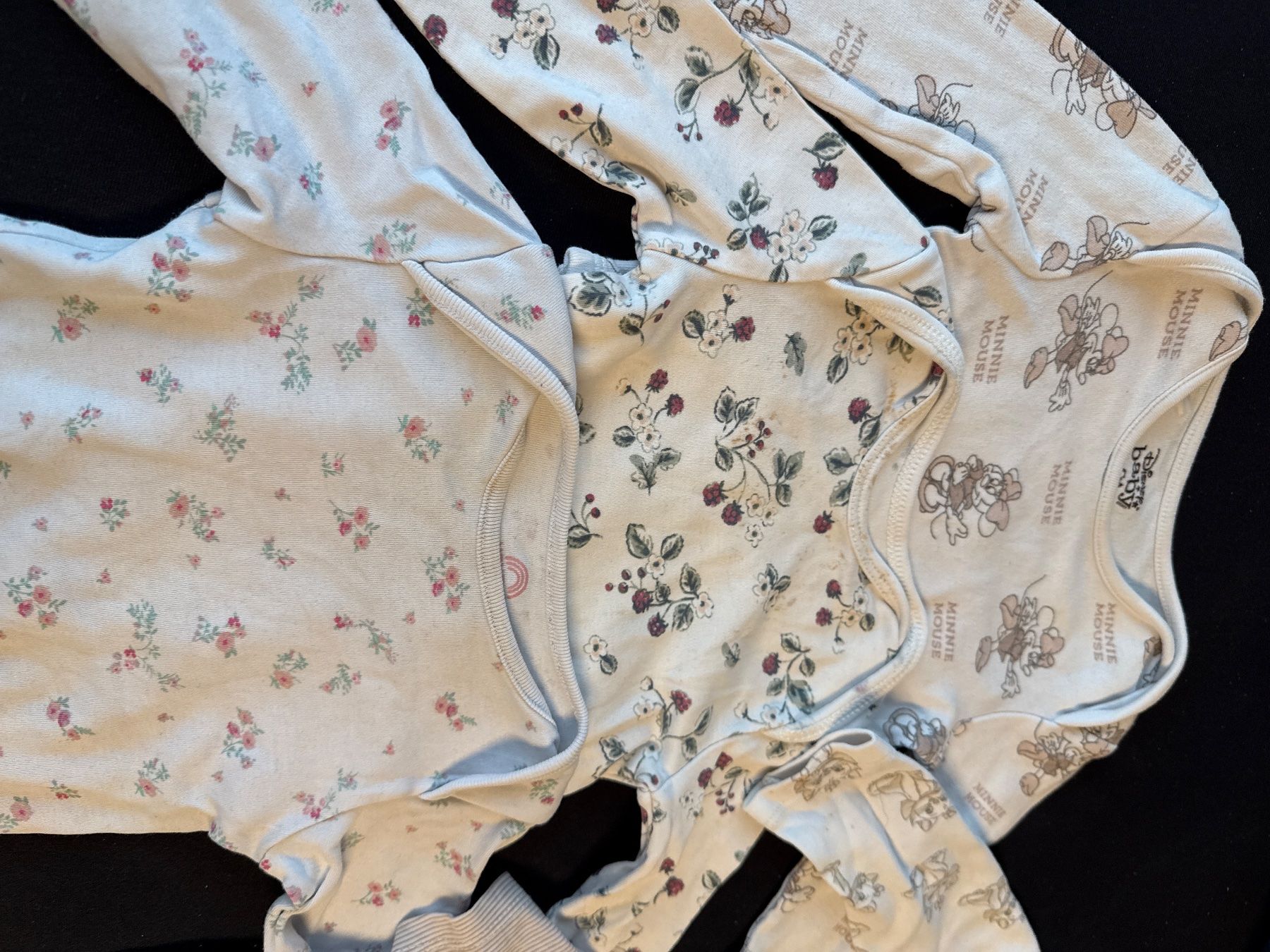 Lotti & Set di vestiti: 4x Bodys lang 1x kurz Gr.3-6 M – Usato da Bettwiesen venduto da Maori6 1