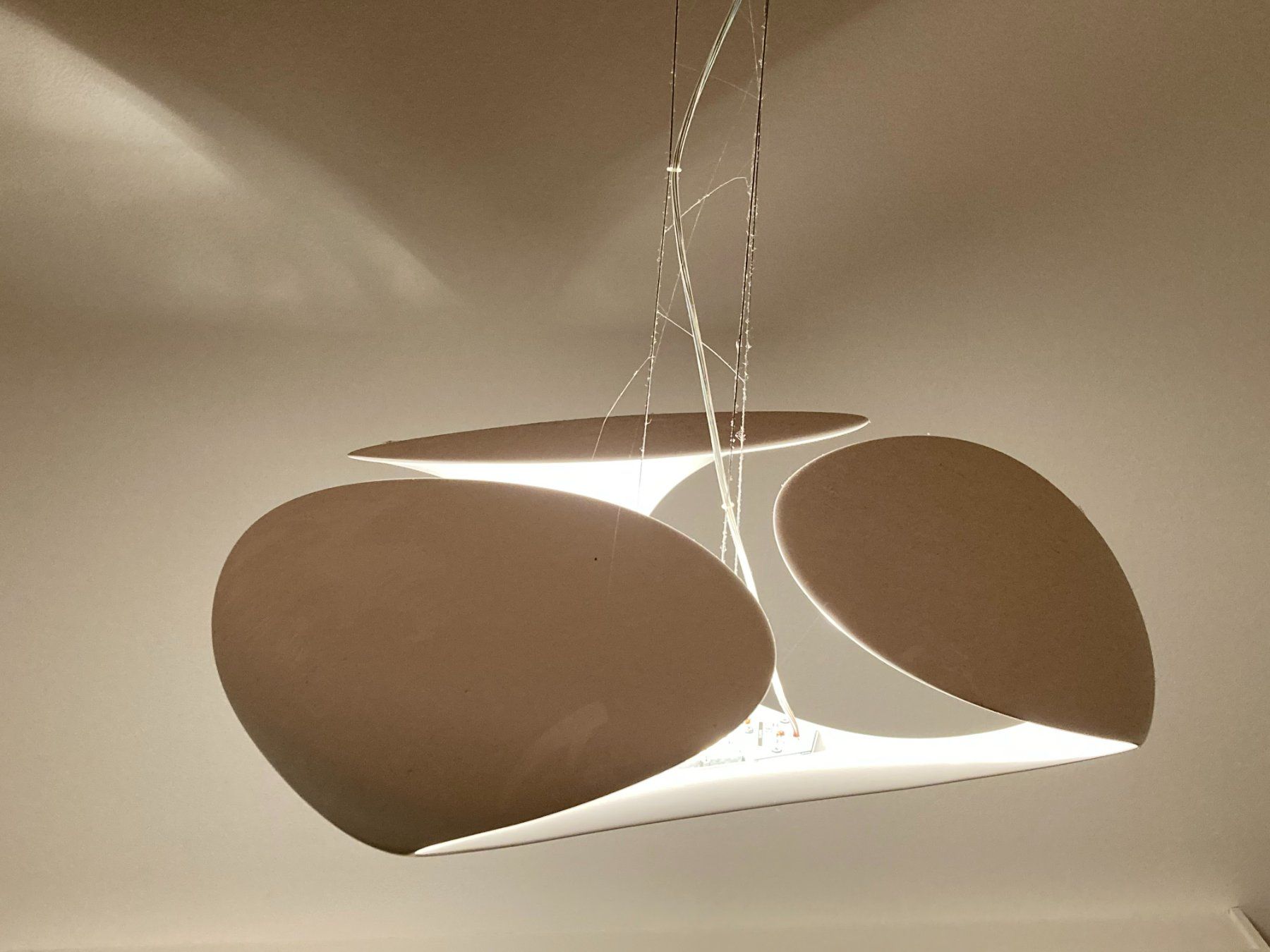 Lampade: Hängeleuchte Kundalini Clover LED weiss – Usato da Weggis venduto da GuidoLori 4