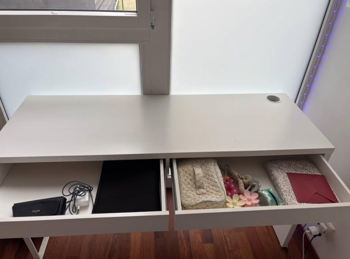 Ikea Schreibtische: Bureau / Coiffeuse  – Gebraucht aus Petit-Lancy von ce.pr27 1