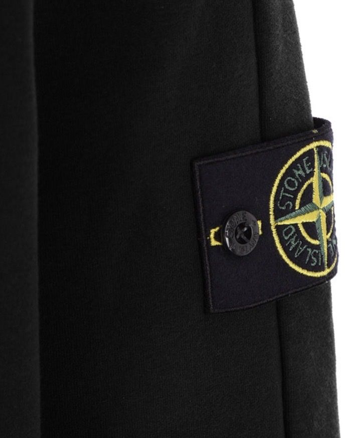 Stone Island Maglioni & Felpe: Stone Island Pullover schwarz mit Patch neuwertig – Nuovo (secondo la descrizione) da Hittnau venduto da cm.vintage