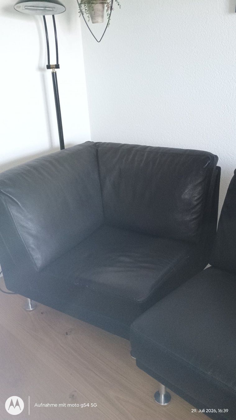 Artanova Sofas: Ledersofa mit seitlichem  Abschluss 2 teile schwarz – Gebraucht aus Fislisbach von mar_2xq5 1