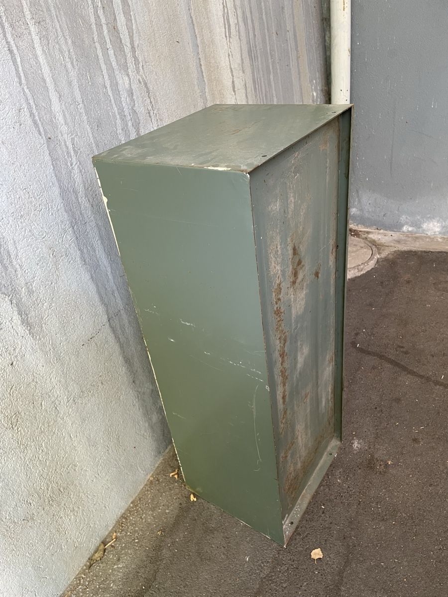 Porte manteau: Metallschrank/Garderobe 3 Fächer Gebraucht – D'occasion à Bern par coca-cola12 6
