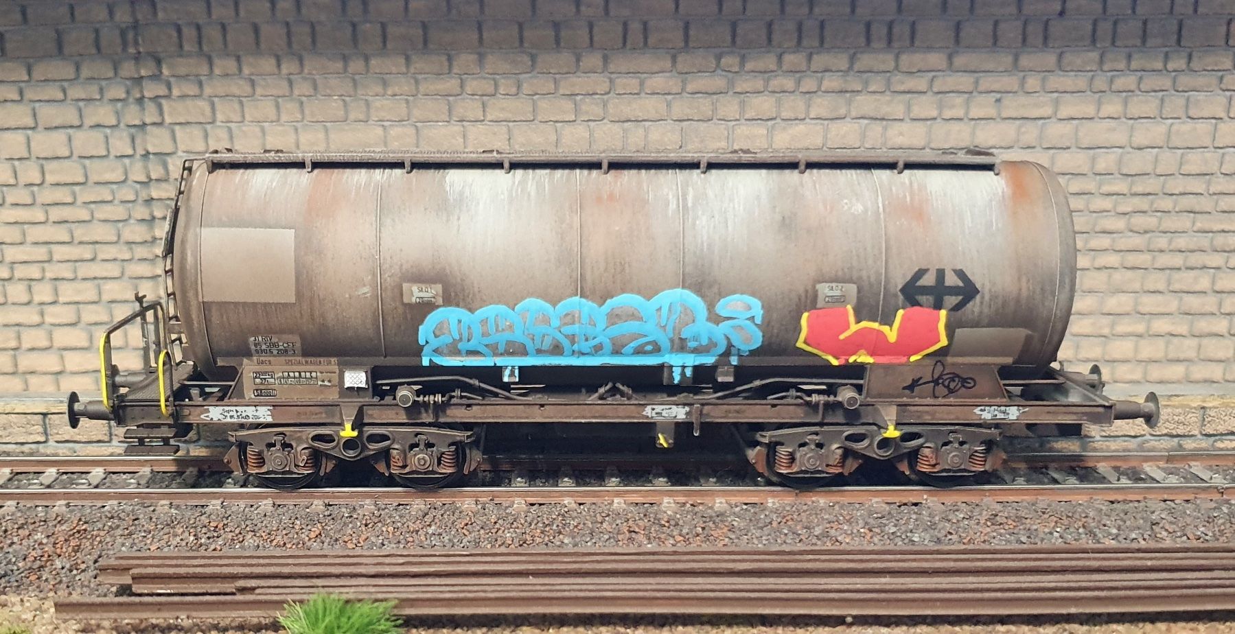 Roco Modellini di ferrovie: WAGON SILO, SBB-CFF, ROCO 46658, PATINE + GRAFFITIS – Usato da Loveresse venduto da FIFILOULOU 3
