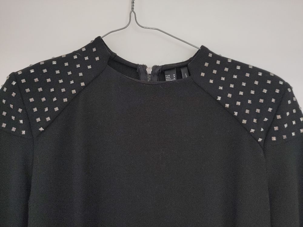 Mango Robes: Schwarzes langärmliches Kleid mit Nieten in Grösse M – D'occasion à Niederuzwil par Grenadine1000 3