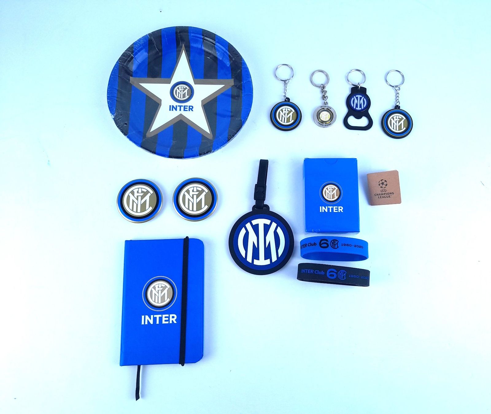 Plaquettes & Badges: FC INTER Set + Champions League Pin – D'occasion à Liebefeld par Restwert_Liebefeld