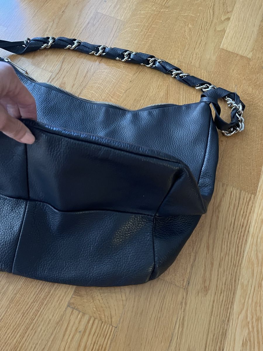 Borse da donna: Tasche/ Schwarze Ledertasche mit silberner Kette – Usato da Rüschlikon venduto da Lajniii 8