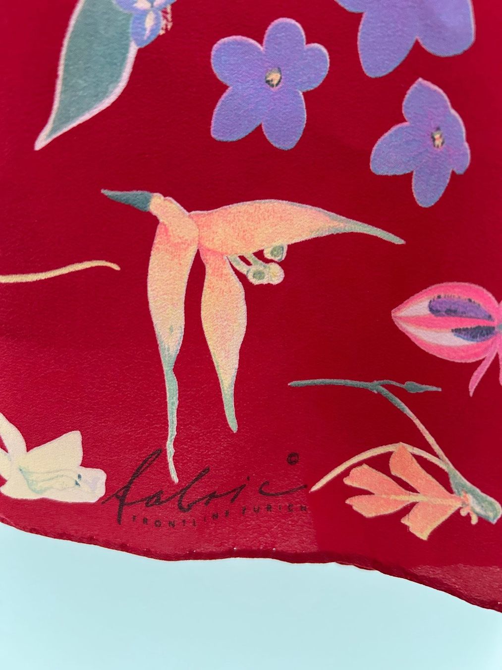 Fabric Frontline Foulards, Tücher & Schals: Frontline Seidenschal, handroulliert 68x130 cm. – Gebraucht aus Horn von Resvi 3