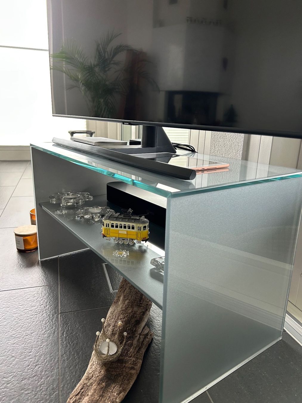 Mobili TV: TV-Möbel aus Glas von Audiolab – Usato da Oberlunkhofen venduto da jamivi 1