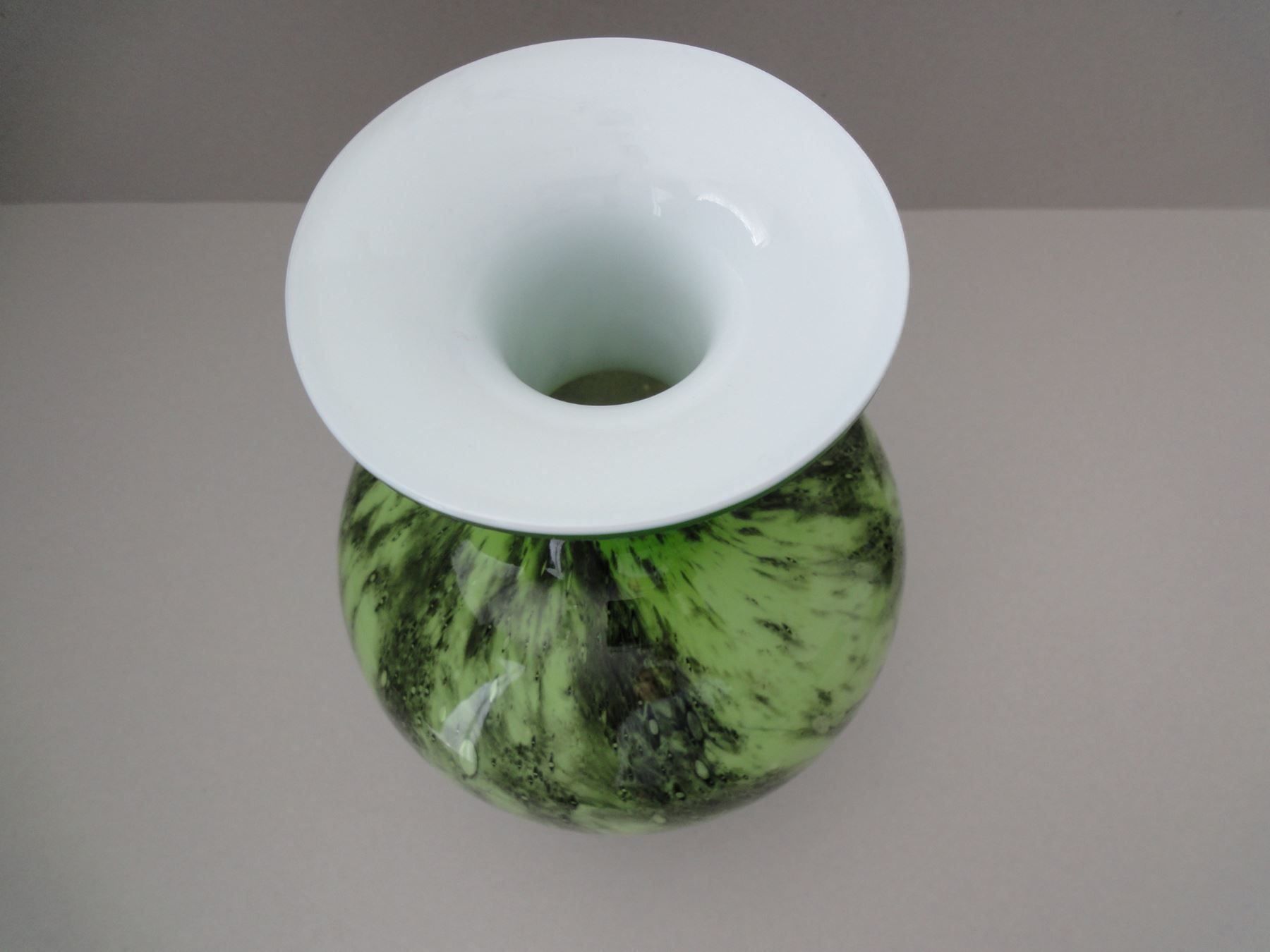 Vase & Récipients: Dekortive Opalin Glas-Vase – D'occasion à Chur par omonia 3