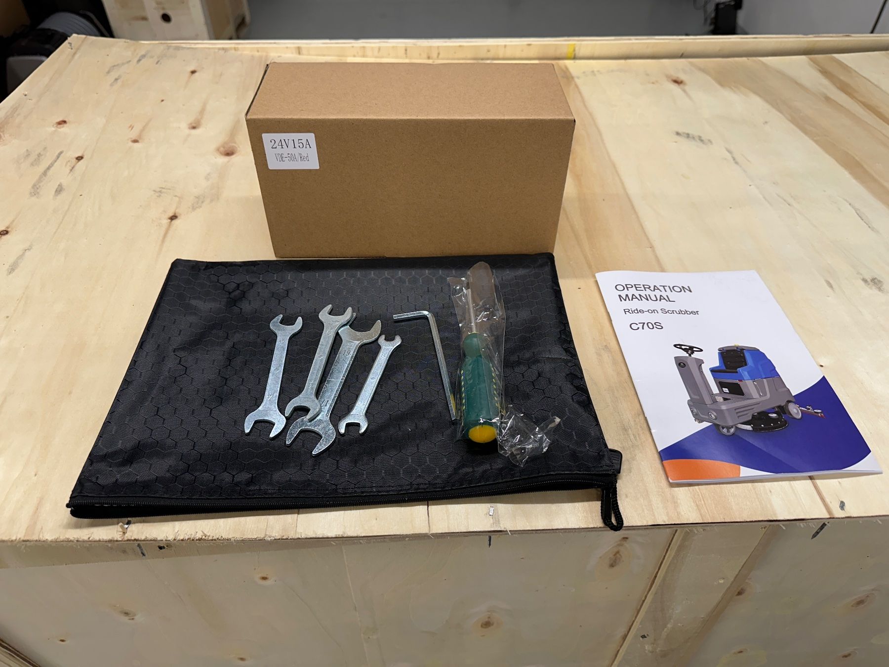 Tutte le macchine: Scheuersaugmaschine, neu und Originalverpackt – Nuovo e nell'imballaggio originale da Volketswil venduto da 450231 8