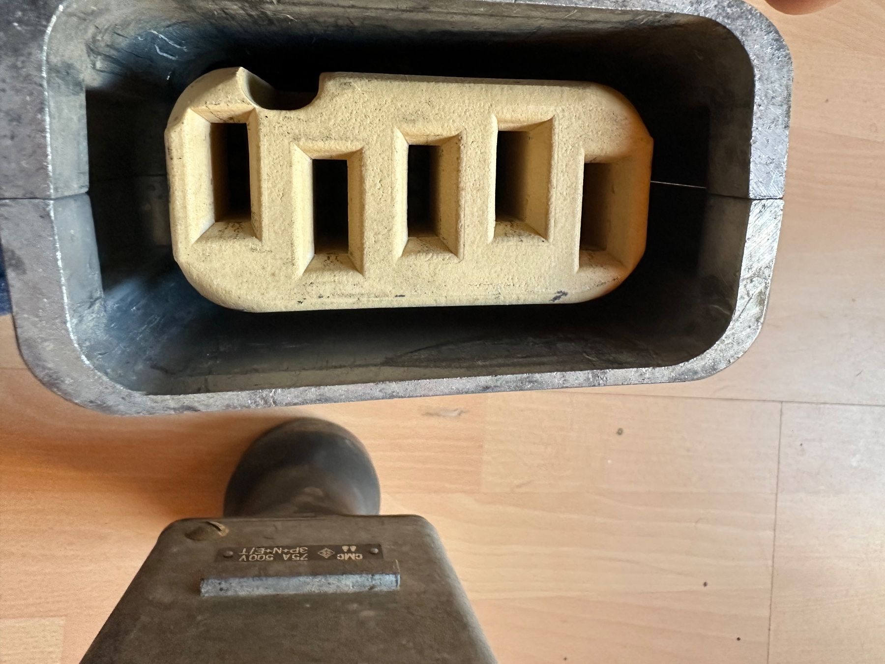 Spine: Stecker und Kupplung J 75 /5Polig – Usato da Huttwil venduto da Bolpa 2