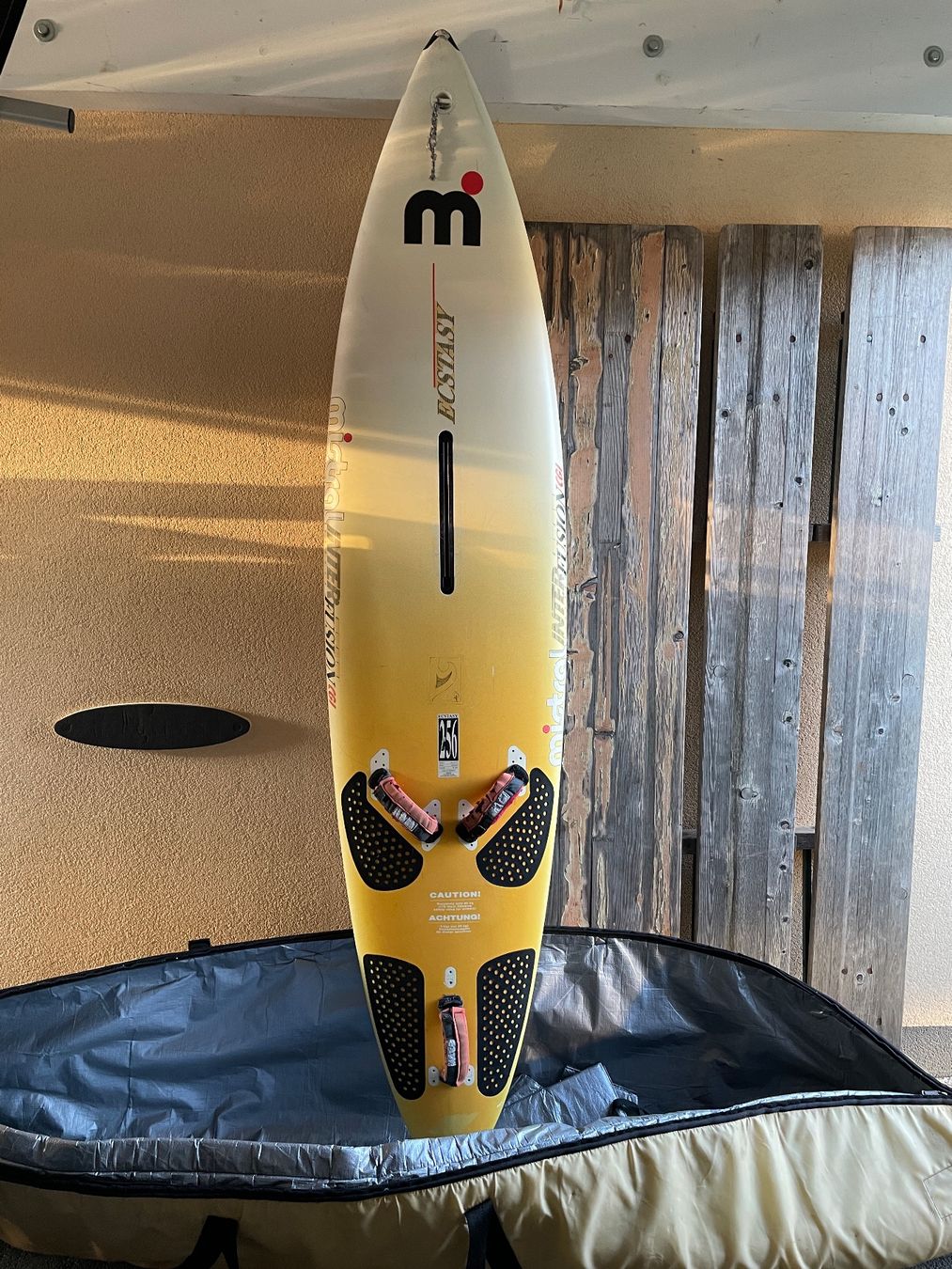 Mistral Tavole da surf e di nuoto: Surfbrett Mistral Ecstasy 2.56 mit Bag, 87 Liter – Usato da Saland venduto da ricci018