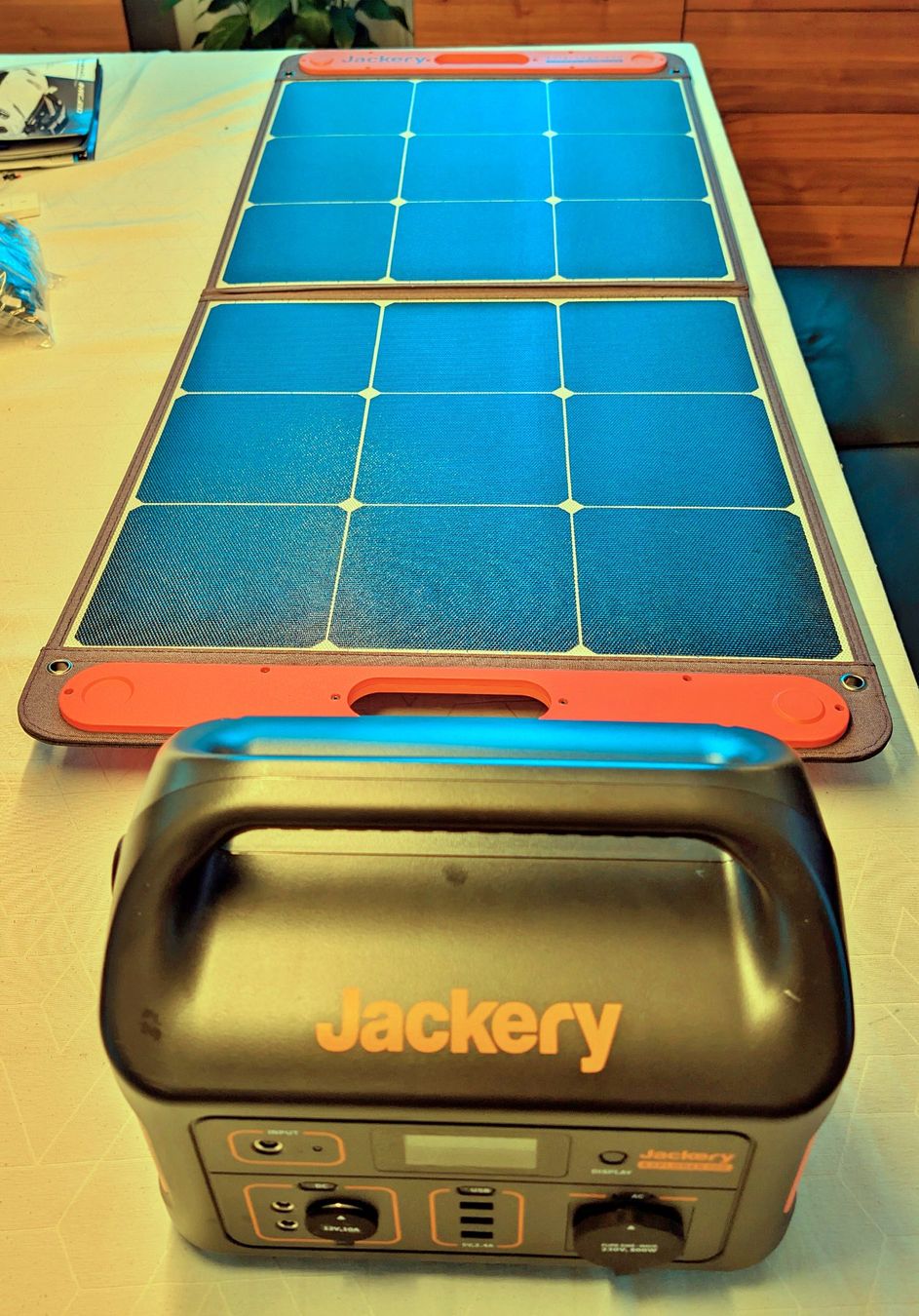 Jackery Solargeräte und Solarprodukte: Jackery Explorer 500 und SolarSaga 100 – Gebraucht aus Moosseedorf von Spirandelli