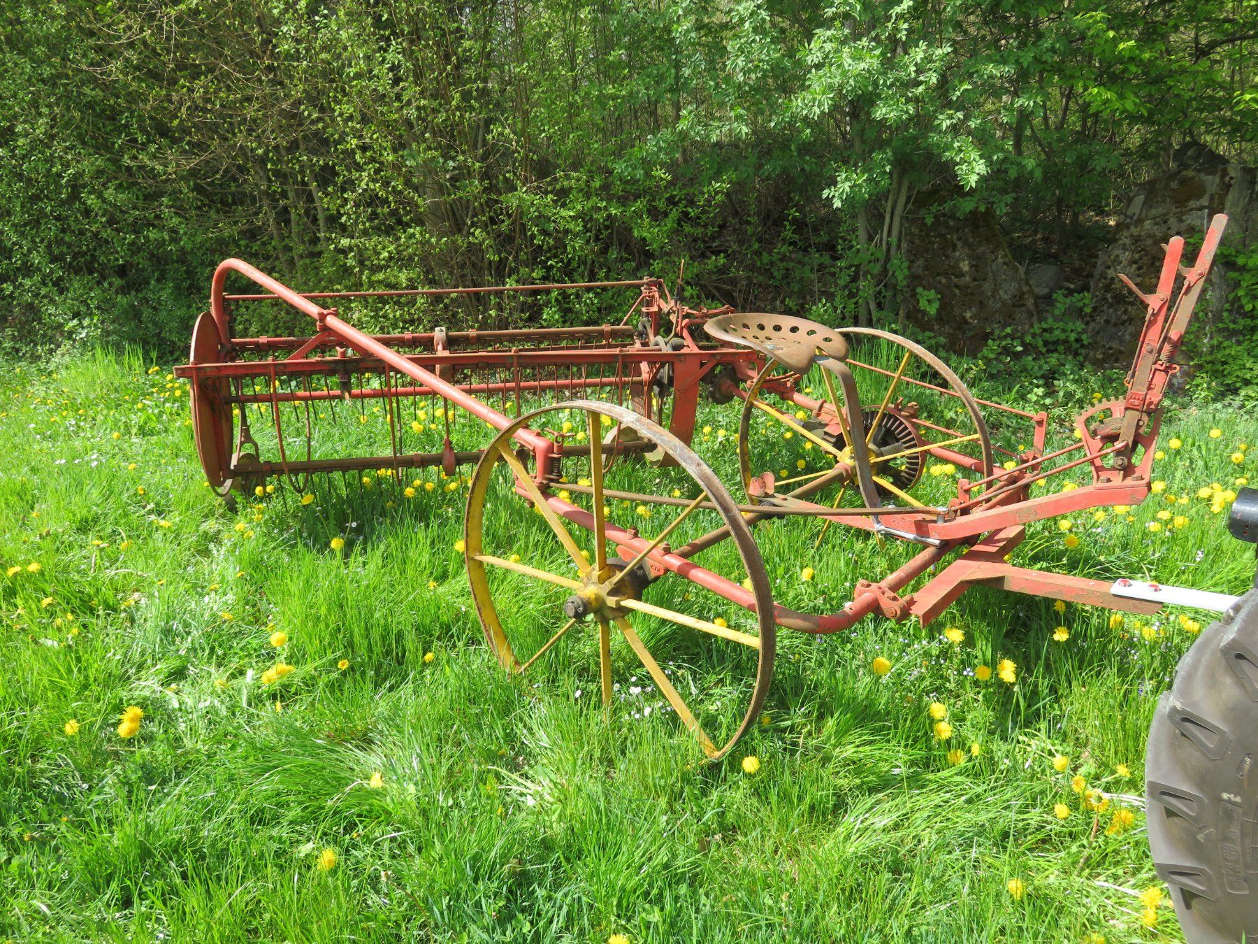 Bucher Raccolta foraggio grezzo: Heuwender Schwadenrechen ohne Traktor – Usato da Hörhausen venduto da Kobi114830