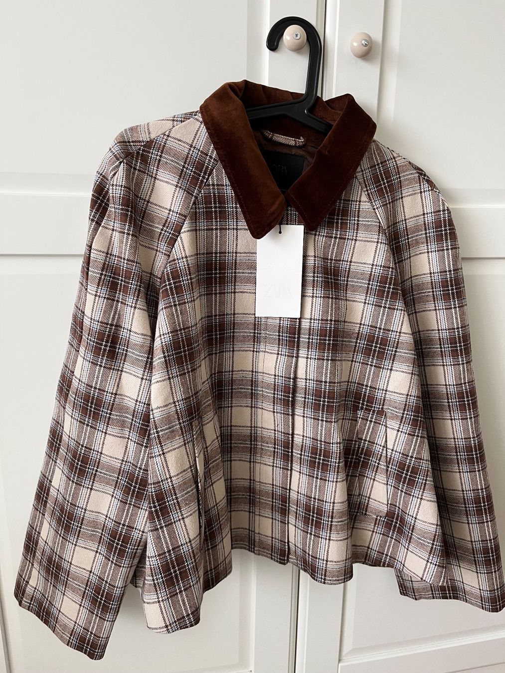 Zara Giacche: Kurzes Jackett mit Cordkragen – Nuovo e nell'imballaggio originale da Allschwil venduto da eyl_bb8q 2