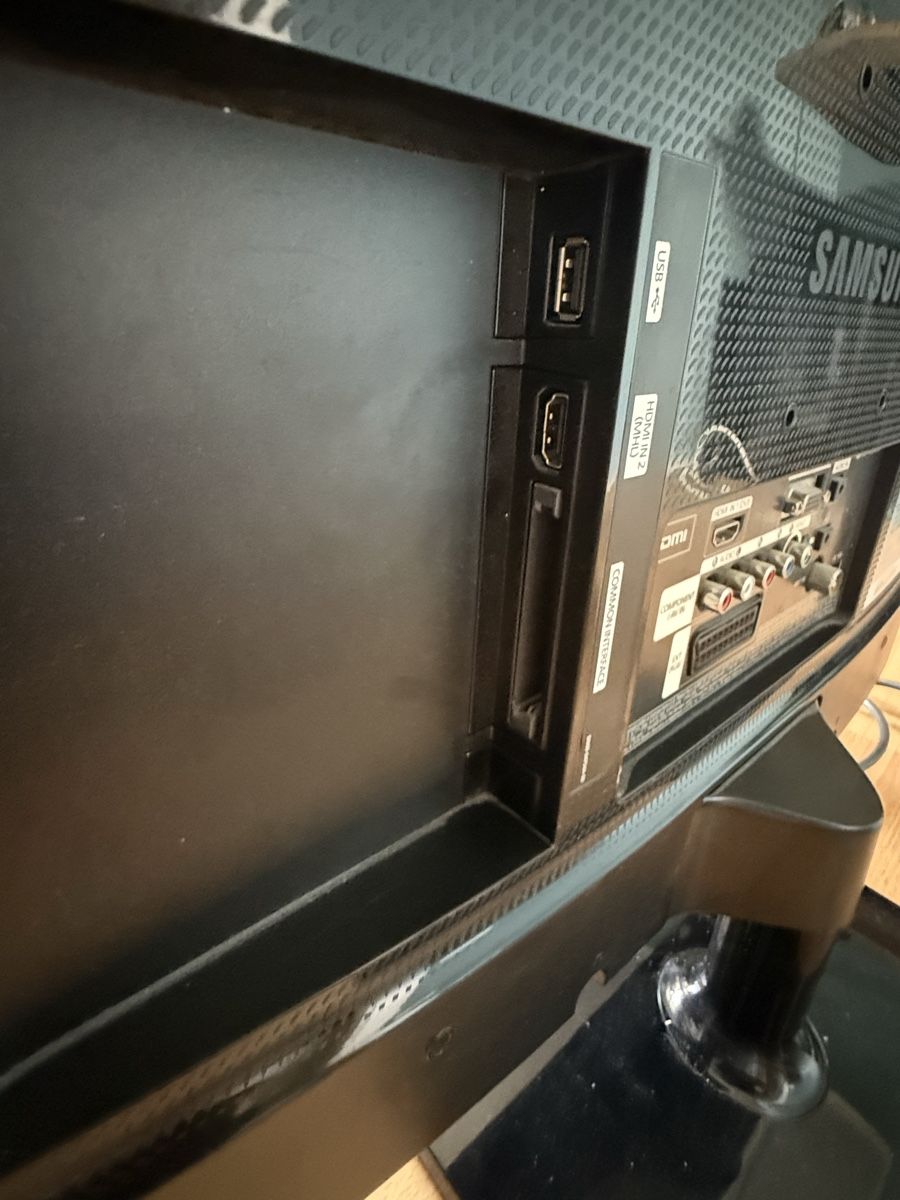 Monitor: Samsung Bildschirm – Usato da Flüelen venduto da therealyannic 3
