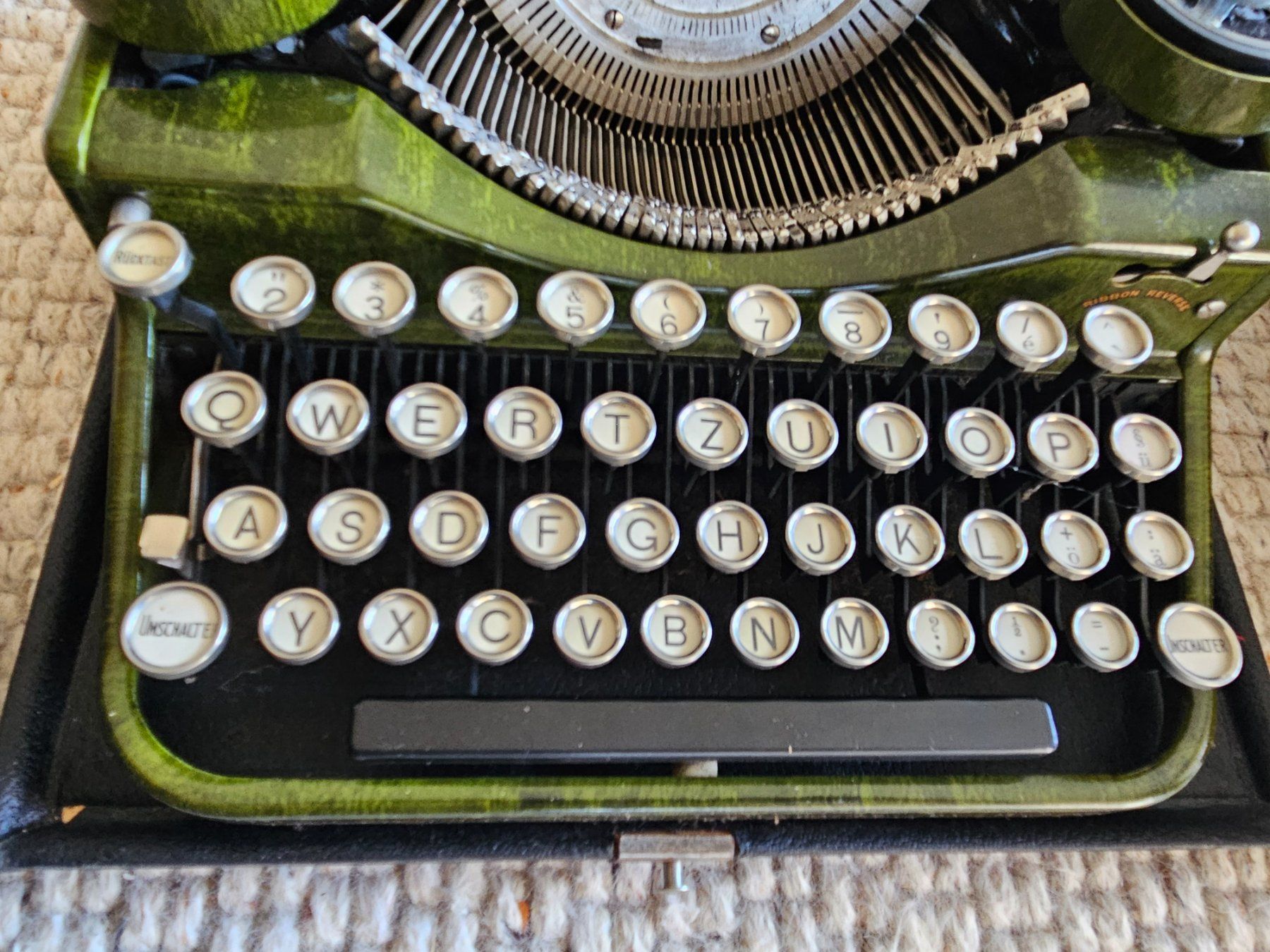 Underwood Macchine da scrivere: Underwood Portable Schreibmaschine – Usato da Volketswil venduto da Lokitier 3