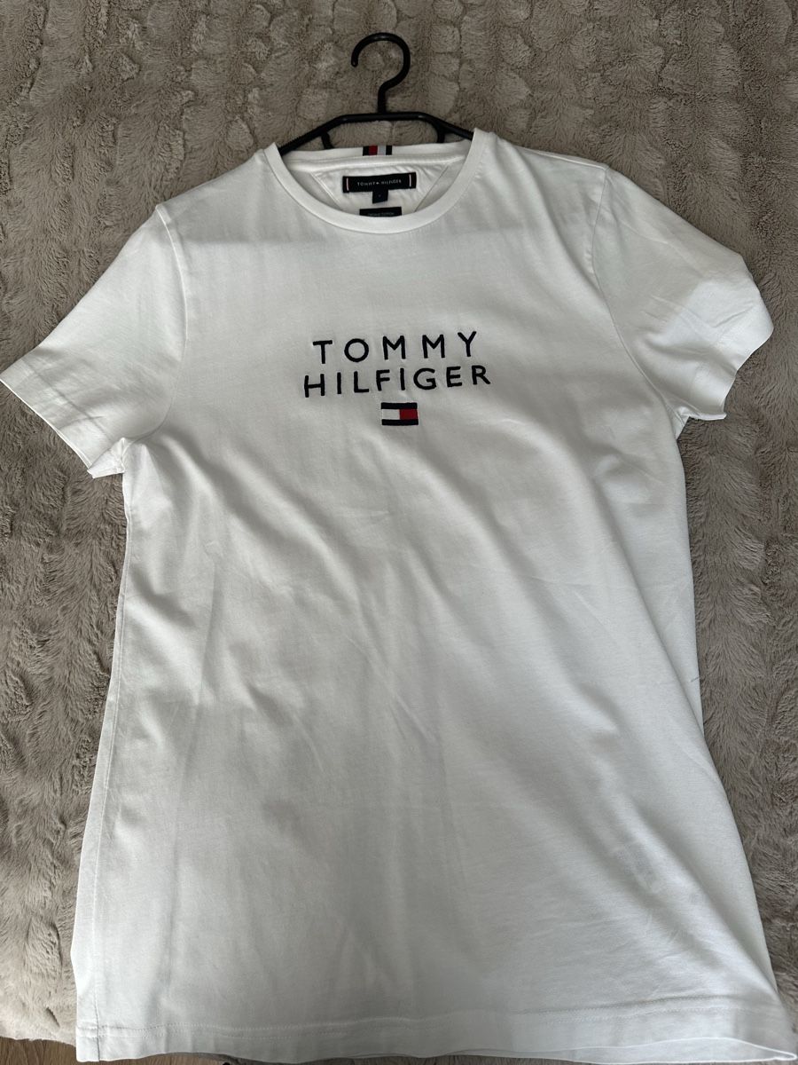 Tommy Hilfiger T-shirt: Tommy Hilfiger Tshirt – Nuovo (secondo la descrizione) da Wattwil venduto da betsar.13