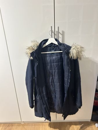 Winterjacke von ONLY mit Kapuze, Grösse M,