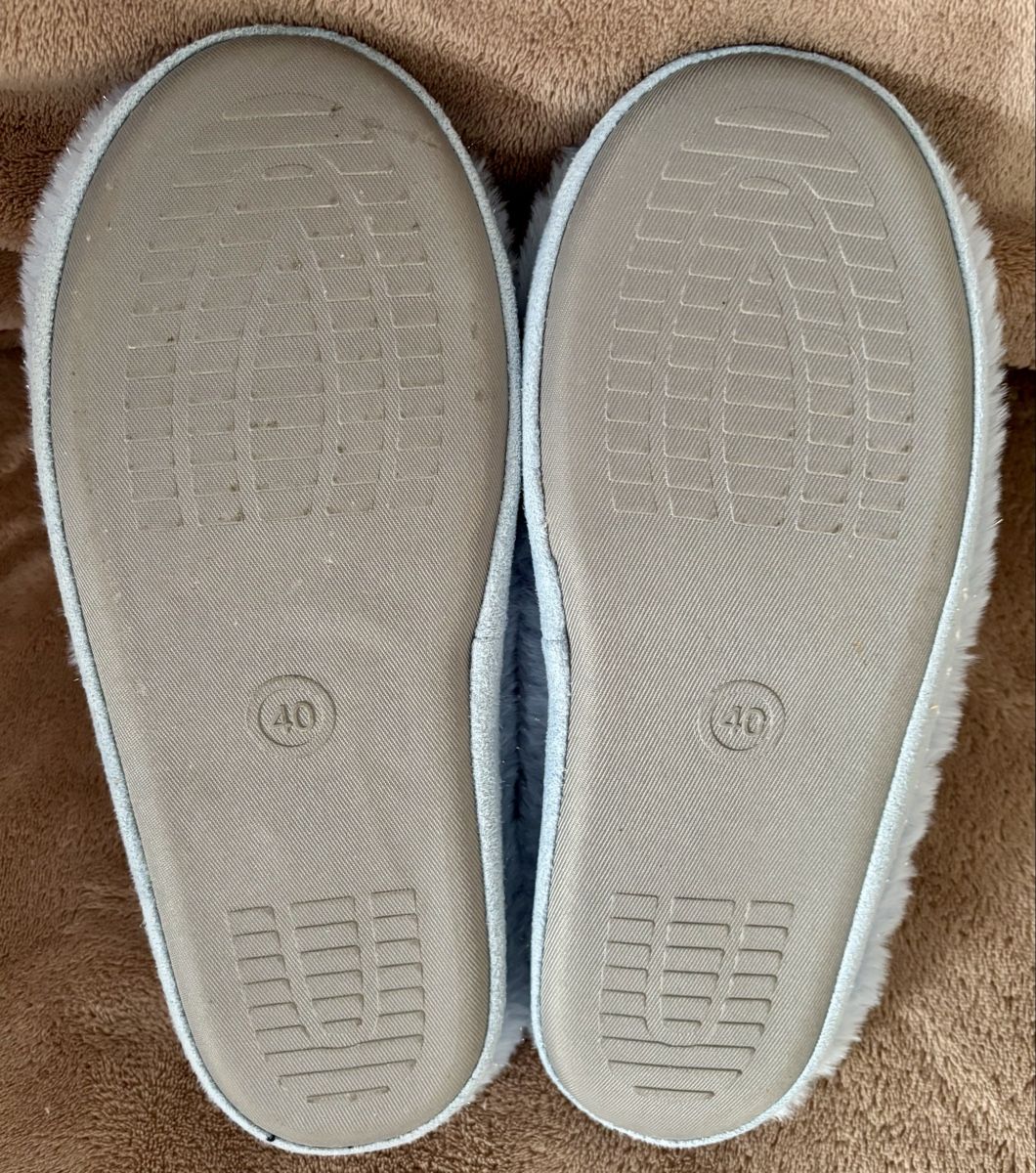 Scarpe da donna: 2x Hausschuhe, Gr. 40, NEU!!! – Usato da Einsiedeln venduto da sum_xm7z 3